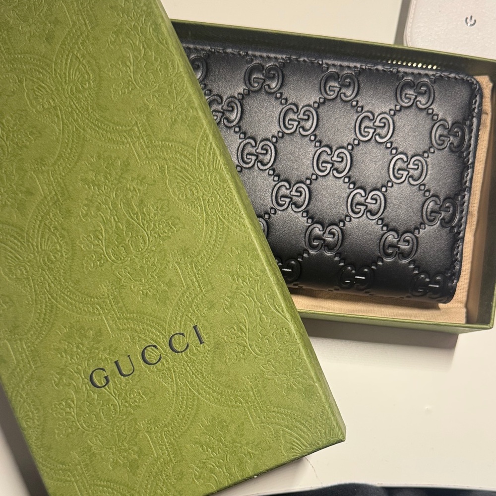 Gucci Black GG Pattern Wallet